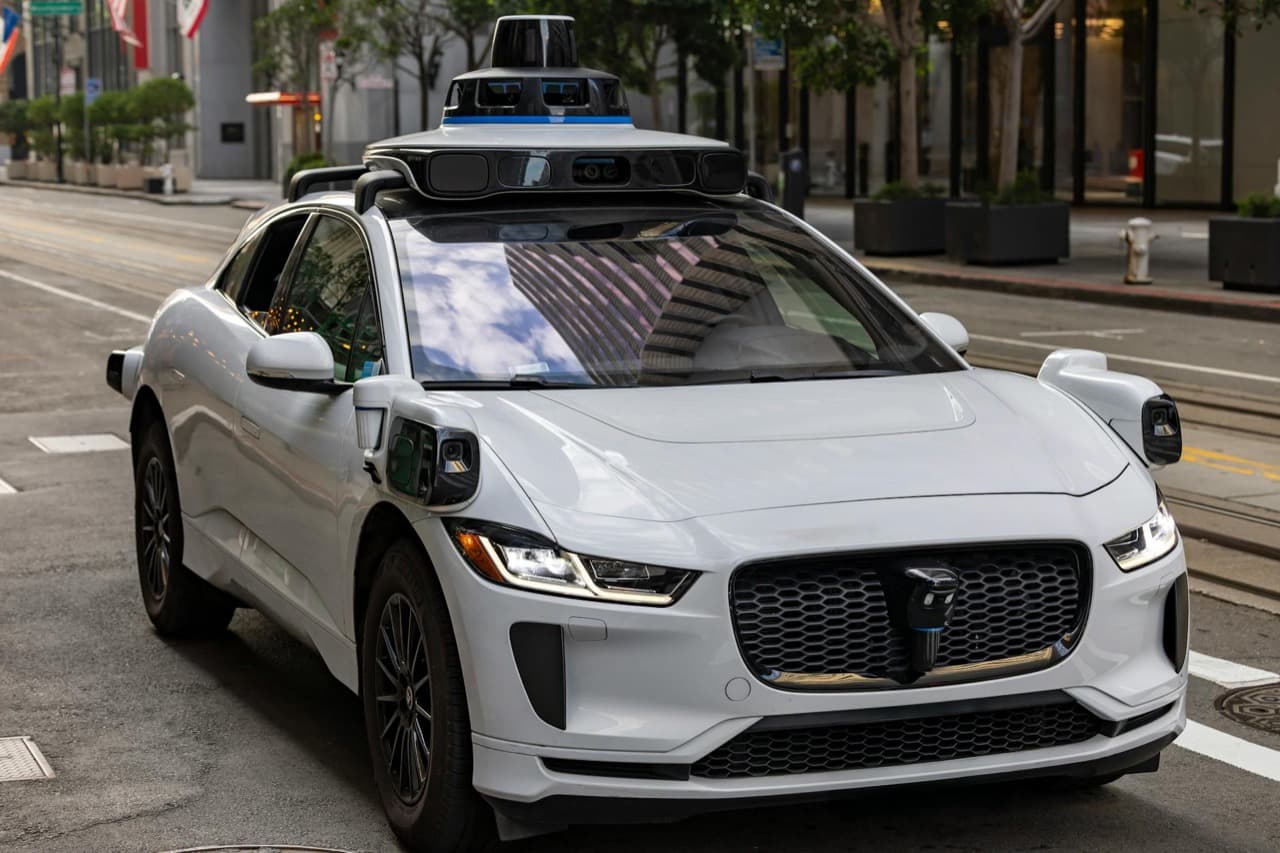 ADAS 数据注释传感器融合 – 自动驾驶车辆 LiDAR 和摄像头数据被标记