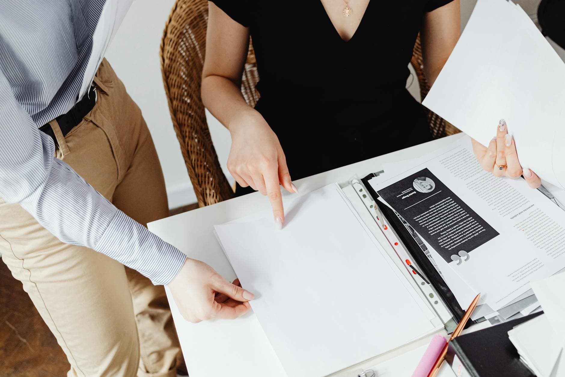 Data annotation guidelines documentation – team reviewing labeling instructions on screen
